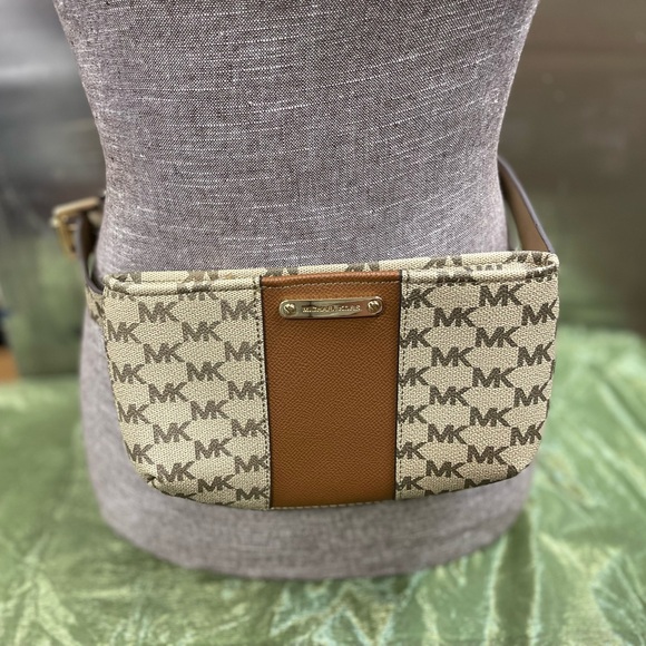 Michael Kors Jet Set Center Stripe Fanny Pack - Picture 1 of 7